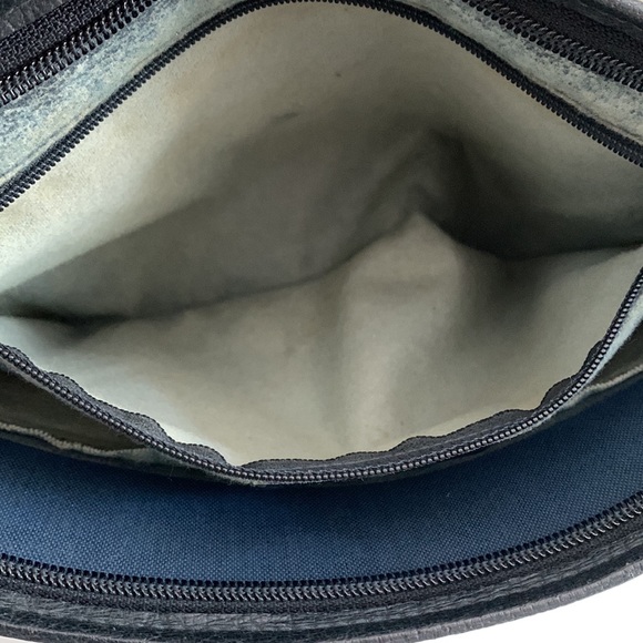 Authentic & Gorgeous Vintage Dark Blue Gucci Travel Clutch/Pouch - Picture 16 of 17